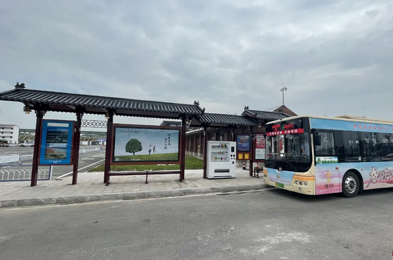 集顏值和智慧的電子公交站臺你愛了嗎?