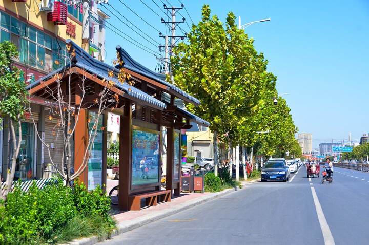 打造生態(tài)文明公交候車亭清潔能源提升可循環(huán)性